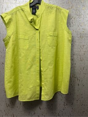 Zero 2 Nine Lime Green Sleeveless Button-Front Top